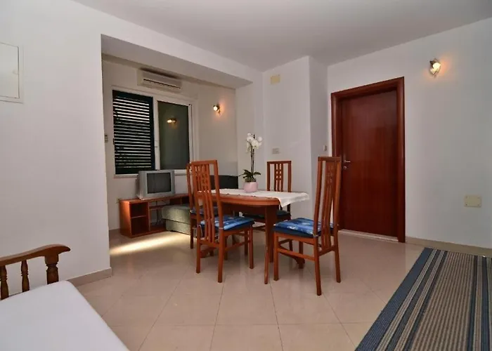 With Parking Space - 24992 Μακάρσκα